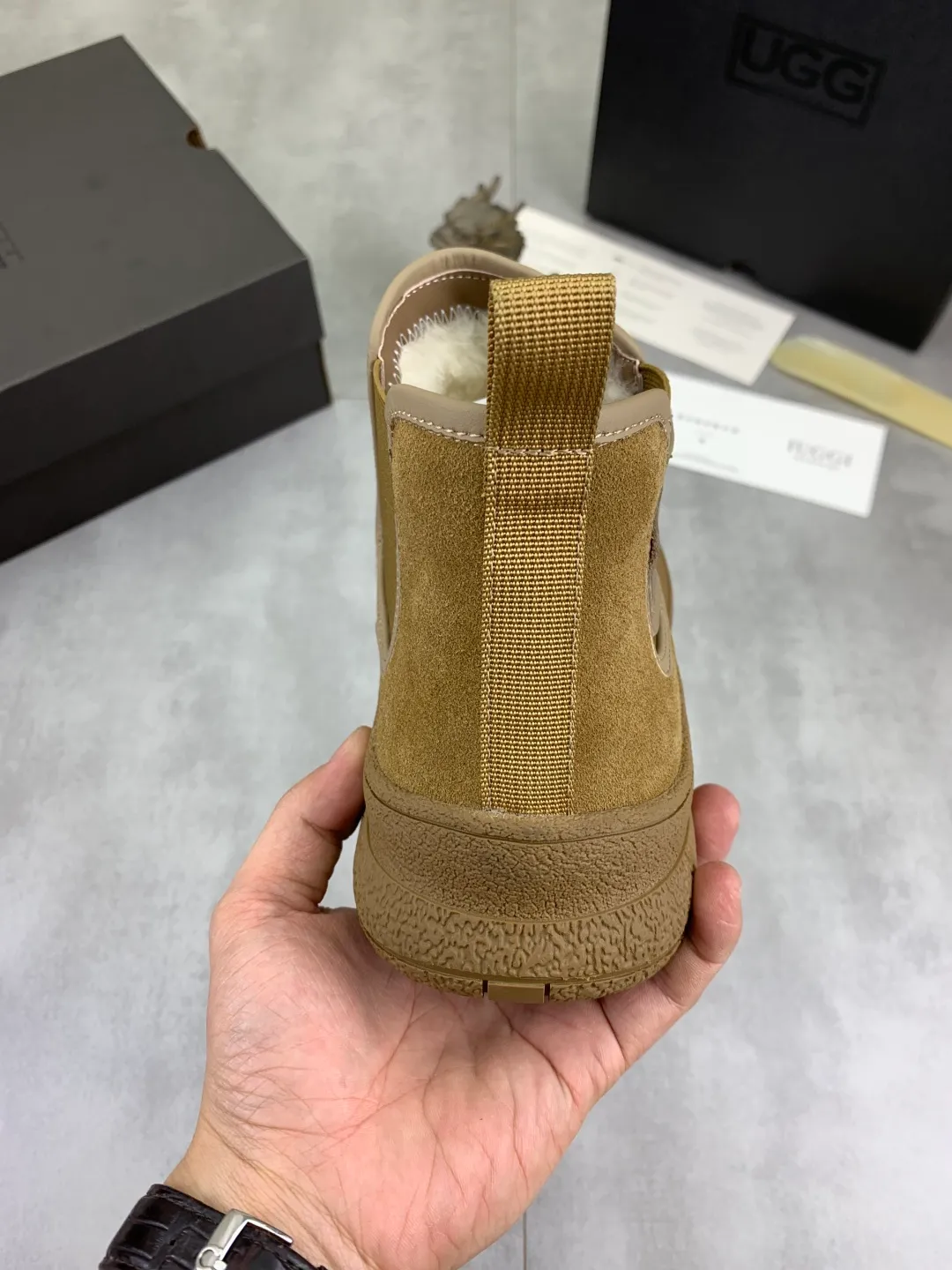 Men's men's shoes 💰P560 New arrival 🆕🆕🆕 IUGGI A pair of handsome Martin boots that want to be "welded" to the feet. Sheep fur lining is comfortable and warm. The anti-slip performance is even better. Matte cowhide with super comfortable stretch velvet. ➕Fine handmade stitching to keep your feet from freezing in the winter. Must be arranged! Perfectly interpreting the essence of Chelsea, trendy and fashionable, casual and versatile. Size: 39-44
